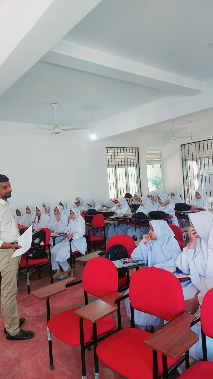 Classroom discussion at the Tamil seminar