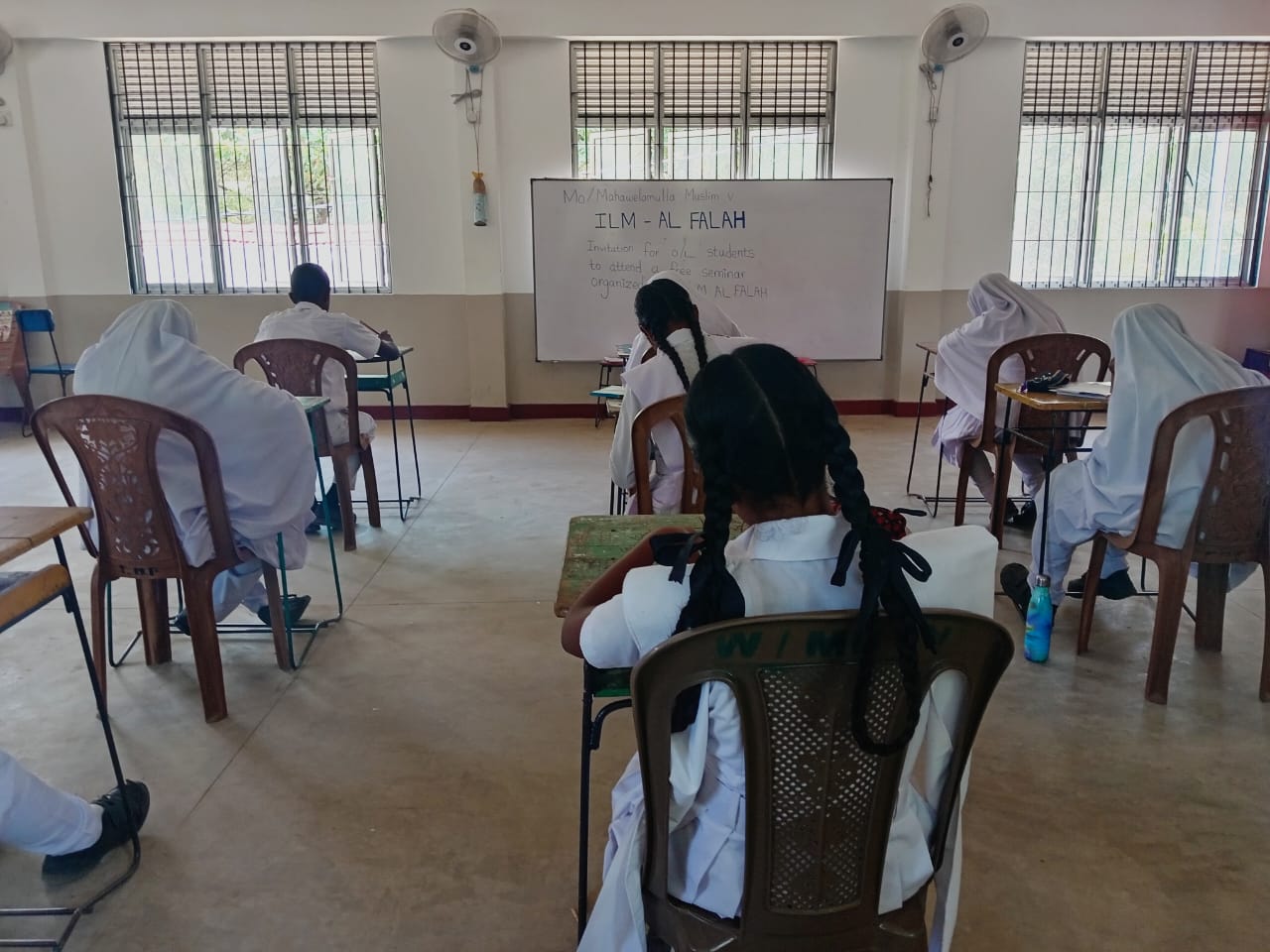 O/L students in the seminar classroom