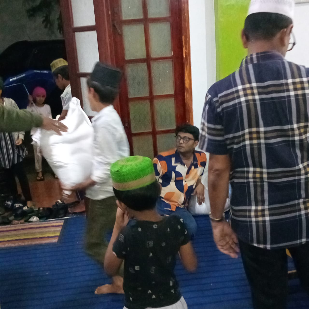 Community members taking part in the Ramadan food pack distribution